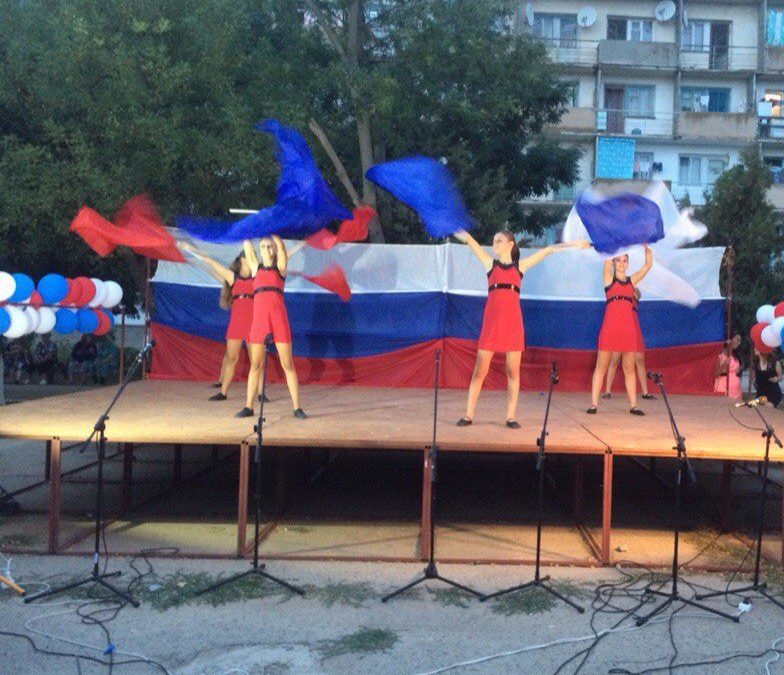 Еще одно яркое событие подарил ART VISION В ДЕНЬ ФЛАГА РОССИЙСКОЙ ФЕДЕРАЦИИ ЖИТЕЛЯМ И ГОСТЯМ НАШЕГО КРЫМА