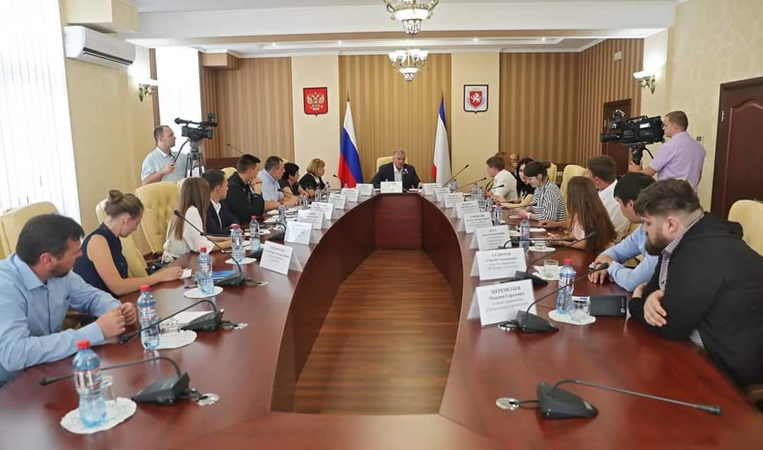 ГАРЬКАВАЯ ЕВГЕНИЯ НА ВСТРЕЧЕ С ГЛАВОЙ РЕСПУБЛИКИ КРЫМ
