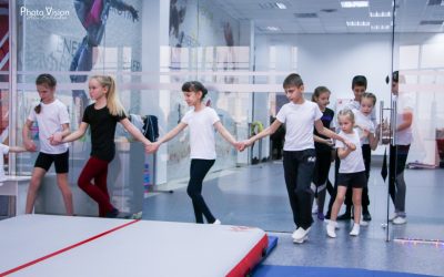 В нашем инклюзивном центре ребята с ОВЗ получают комплекс из творческих направлений. Актерским мастерством занимаются ребята с аутизмом, синдромом Дауна, ДЦП, на колясках, слепые и слабовидящие, глухие и слабослышащие.